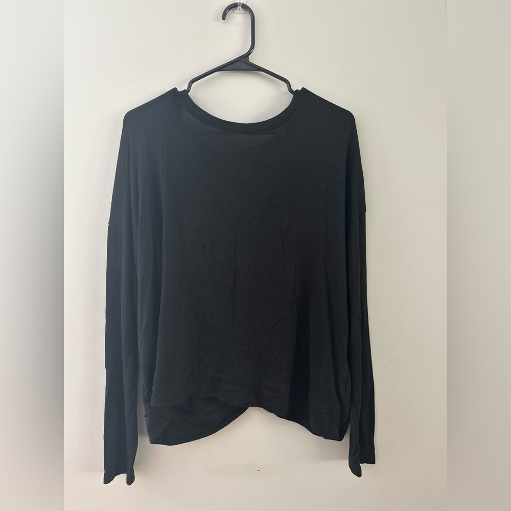 Black medium long sleeve shirt.
